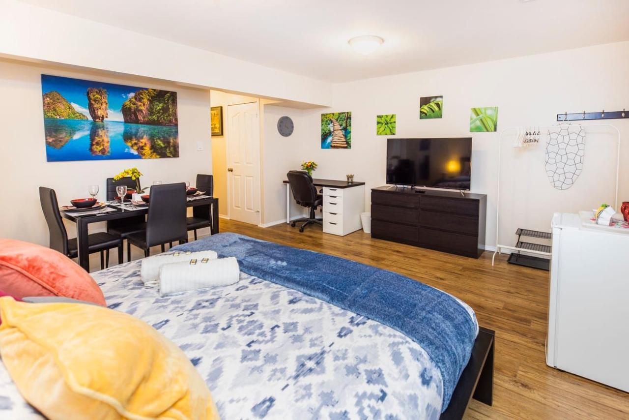 Modern Studio W King Bed - Central 오타와 외부 사진